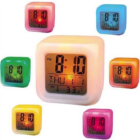Reloj despertador digital con luces